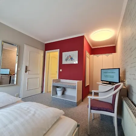 Ambiente Garni 3* 普劳恩